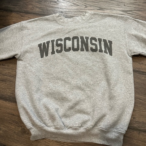 Wisconsin Gray Sweater - Picture 1 of 2
